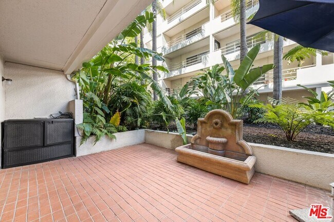 Building Photo - 1131 Alta Loma Rd