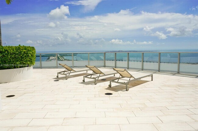 Building Photo - 1300 Brickell Bay Dr