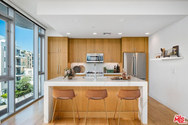 Building Photo - 8500 Burton Wy