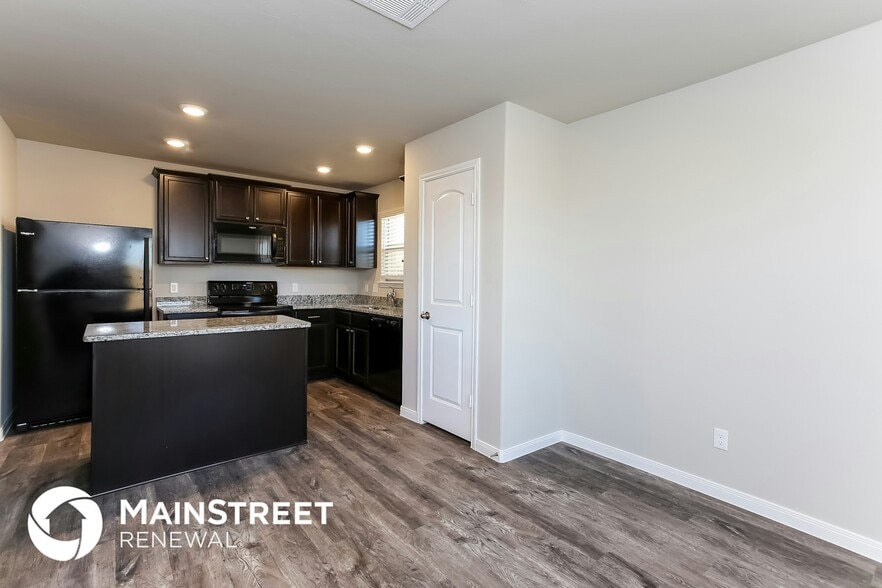 Building Photo - 1005 NW 5th St