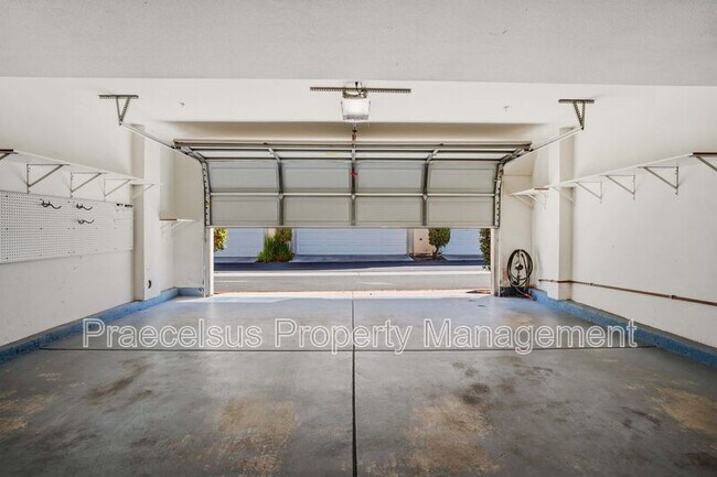 Building Photo - 1608 White Hickory Pl