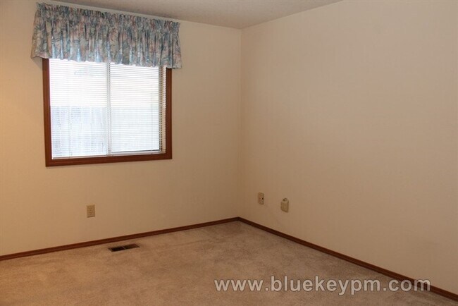 Building Photo - 3 Bed 1.5 Baths Home in East Cascade Park
