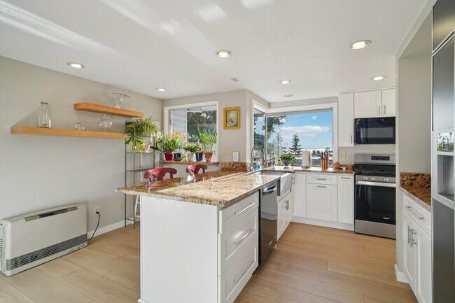 Building Photo - 5408 Sunset Ave