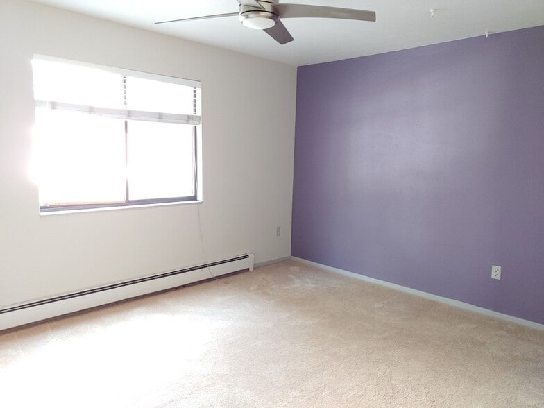 Building Photo - 2800 Kalmia Ave