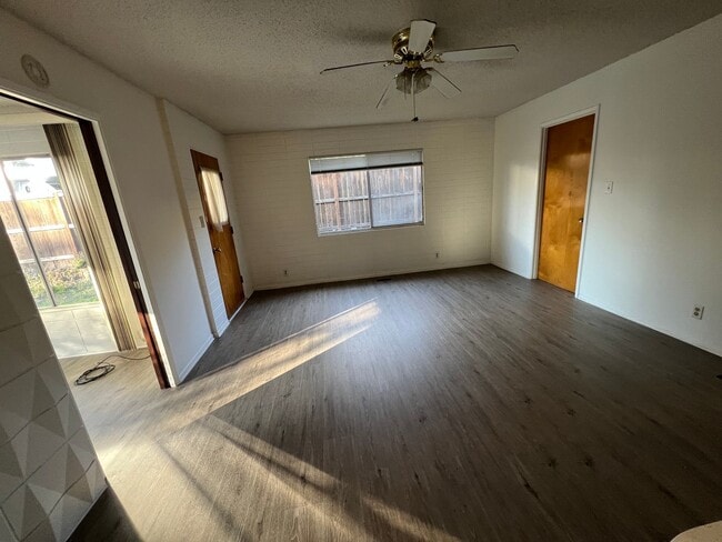 Building Photo - 3BED2BATH - GARAGE, DRIVEWAY, LARGE YARD, WASHER/DRYER HOOKUPS, BEAUTIFUL NEIGHBORHOOD