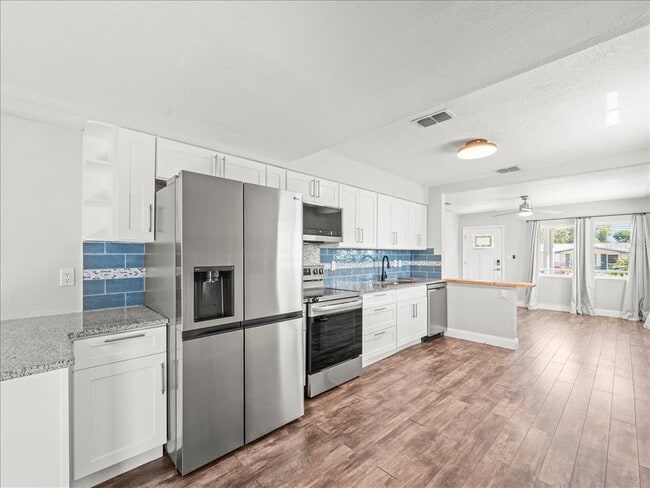 Building Photo - 2200 Capri Dr