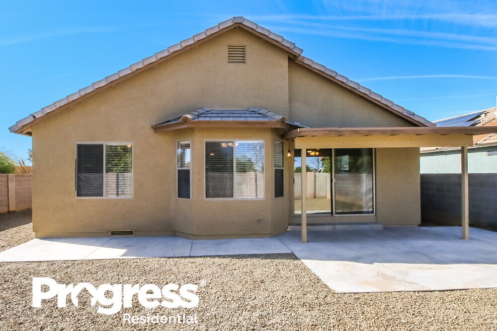 Building Photo - 341 N Fresno St