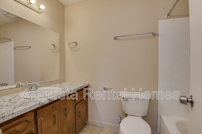 Building Photo - 3859 Fairington Dr