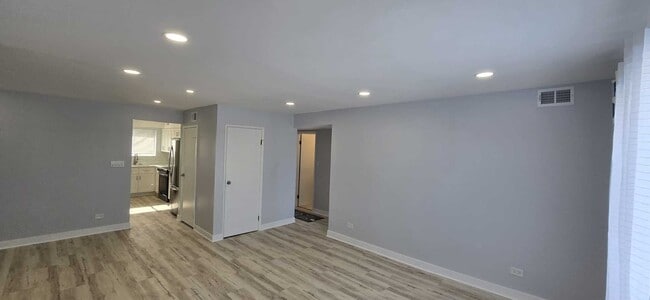 Building Photo - 9405 Bay Colony Dr