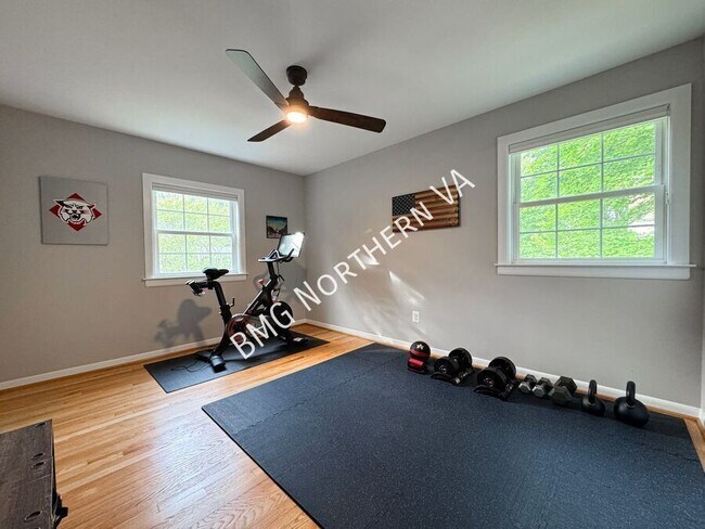 Building Photo - 404 Onondio Cir SE