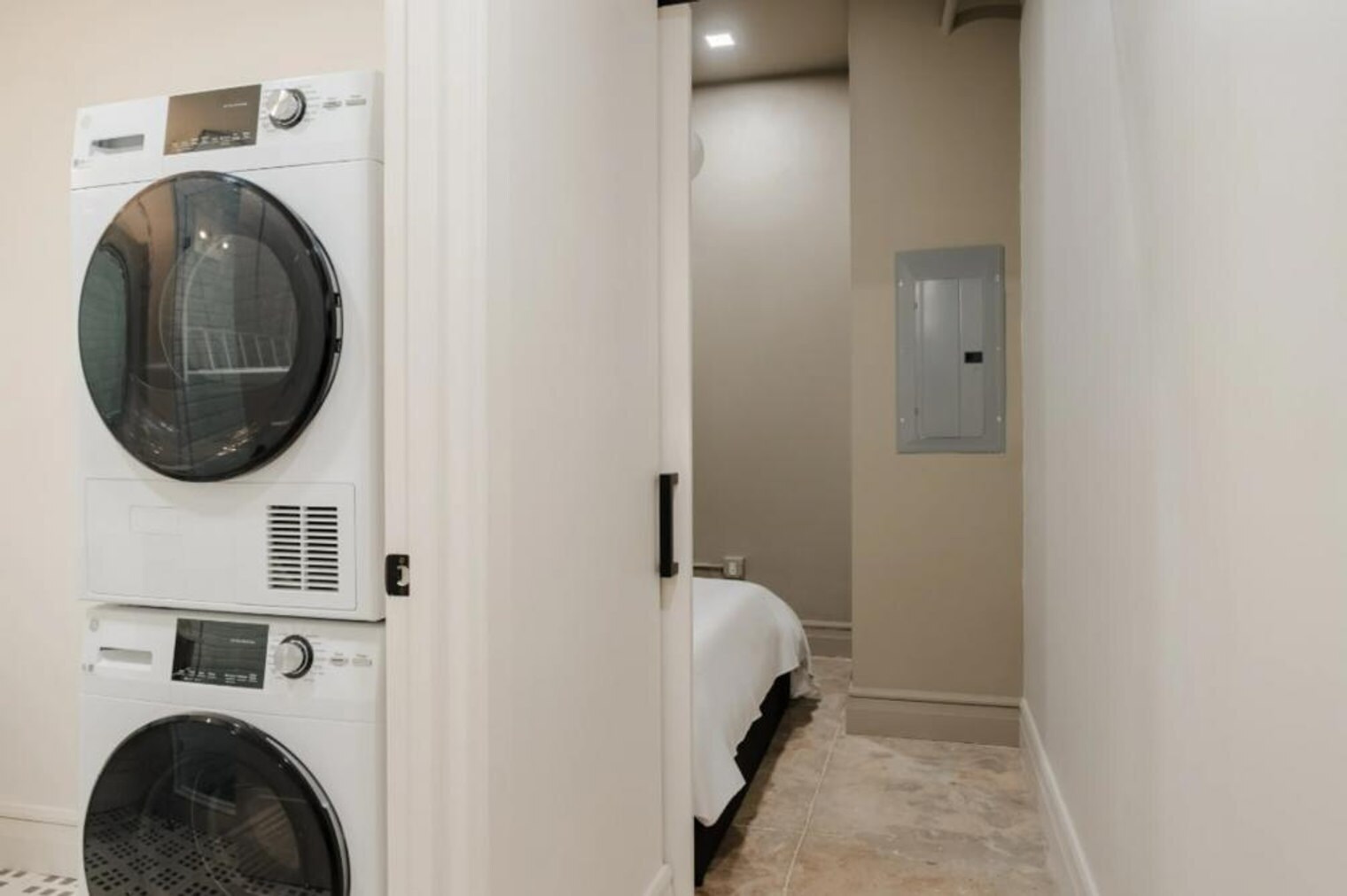 Building Photo - 505 E Travis St