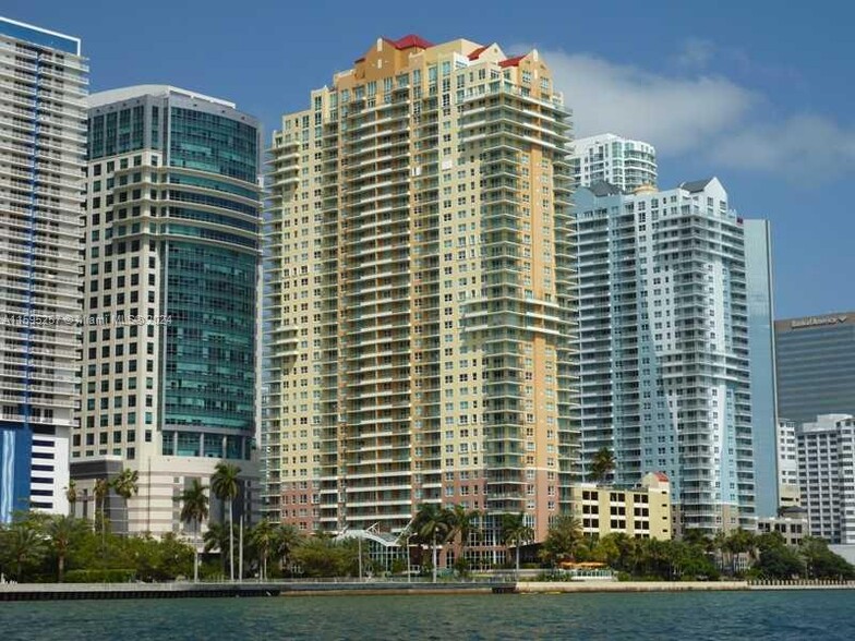 Building Photo - 1155 Brickell Bay Dr