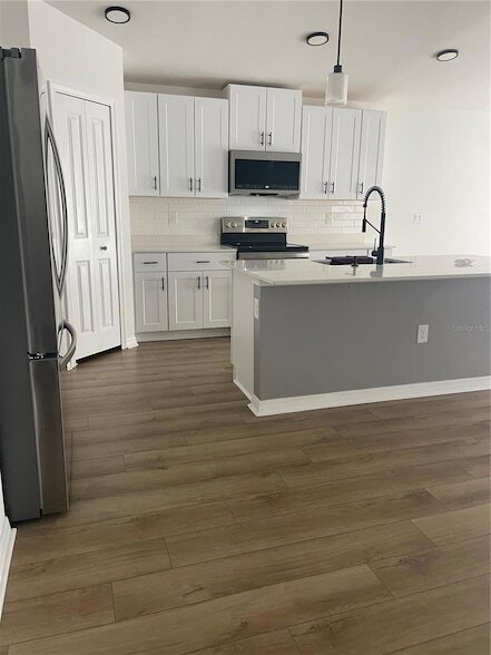 Building Photo - 112 Oakwood Ct