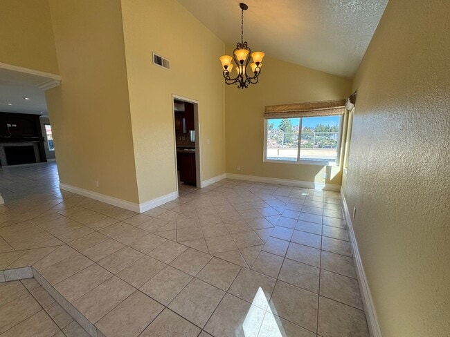 Building Photo - 4 Bedroom house with pool and amazing views