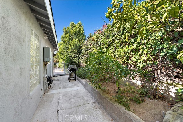 Building Photo - 637 St Ann's Dr