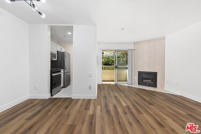 Building Photo - 10960 Ashton Ave