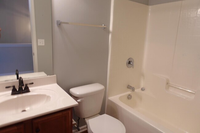 Building Photo - 202 Elise Dr
