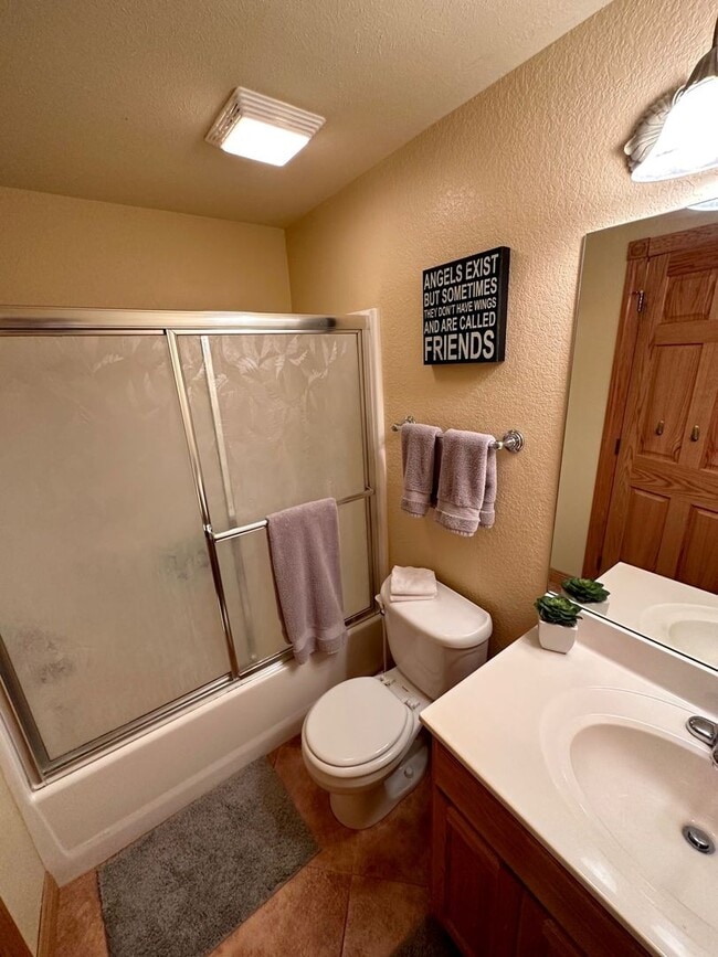 Building Photo - 6 BED | 3 BATH | TRIPLE GARAGE | RED ROCK ESTATES