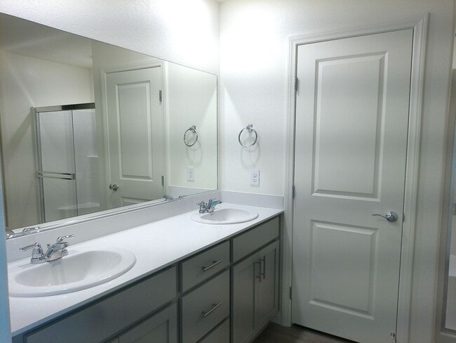 Building Photo - Rush Ave