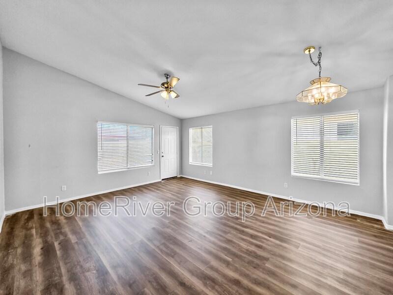 Building Photo - 8942 W Holly St
