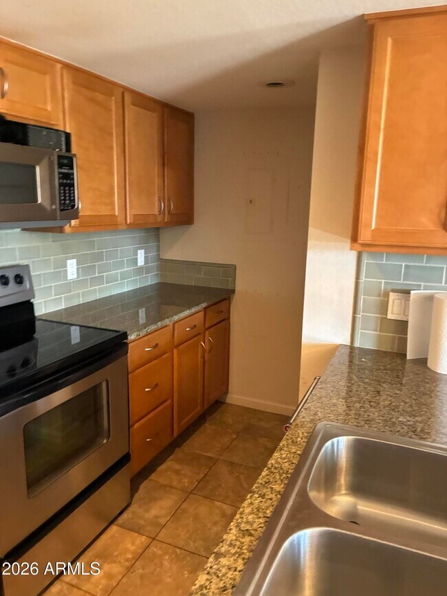 Building Photo - 200 E Southern Ave