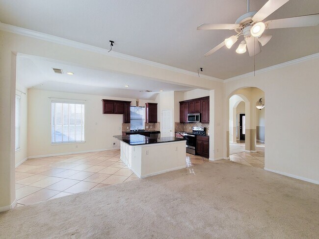 Building Photo - Fantastic looking 4 bedroom and 2 bathroom home in a great neighborhood nestled in the heart of S...