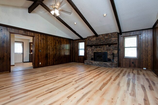 Building Photo - 3839 N Stewart Ave