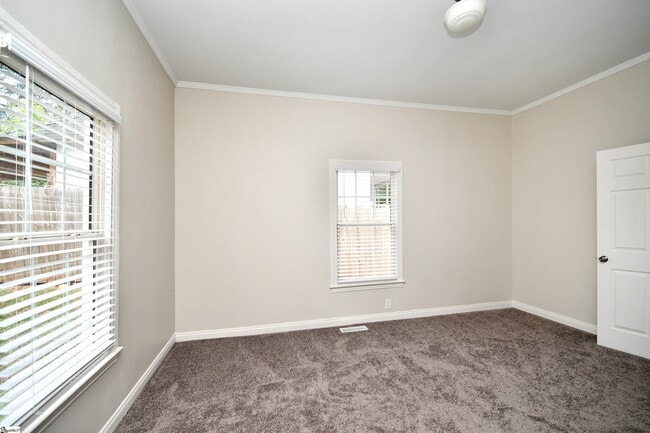 Building Photo - 5 Cardwell St