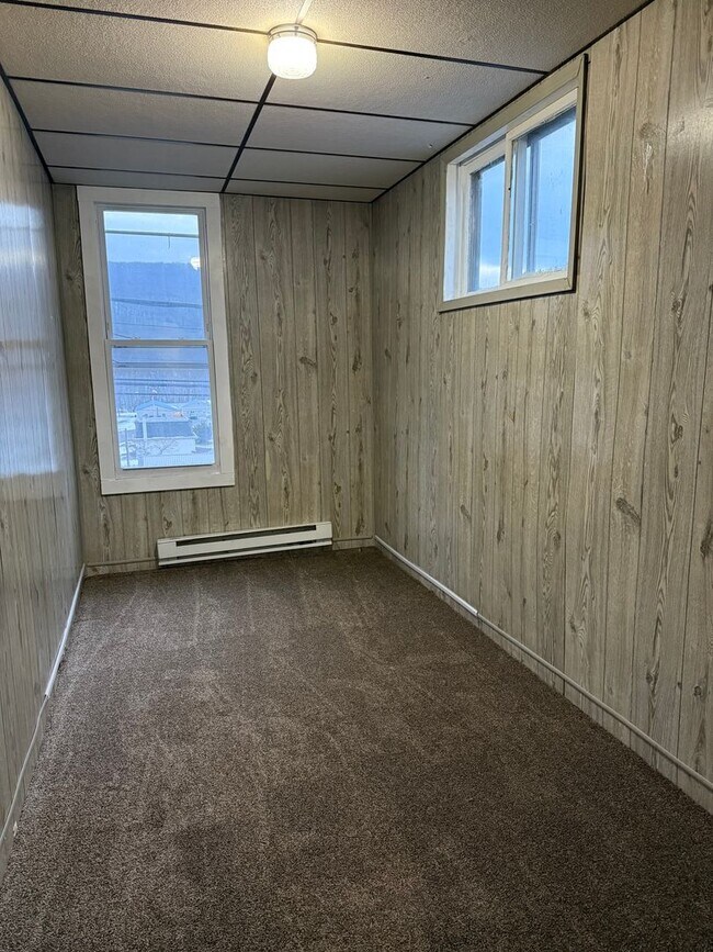 Building Photo - 201 W Market St