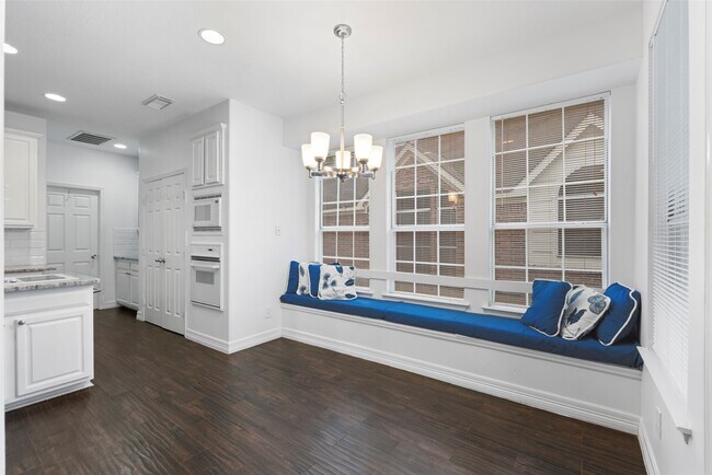 Building Photo - 9023 Eaglecove Dr