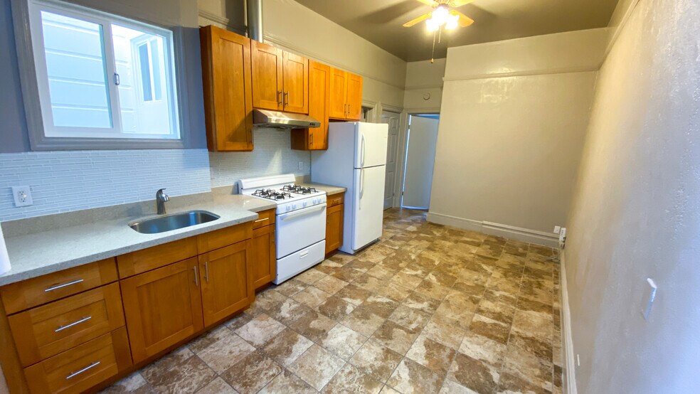 Building Photo - 2285 46th Ave