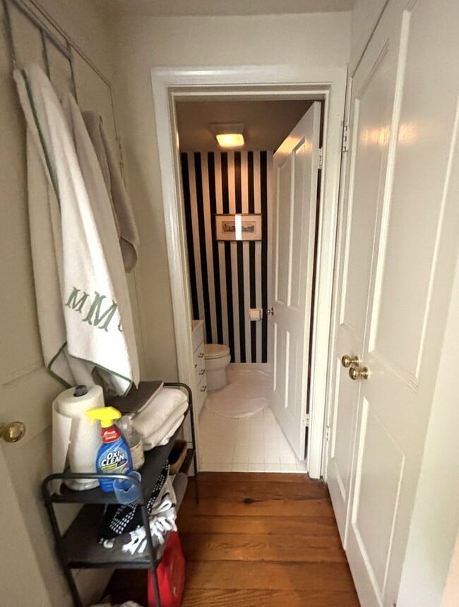 Building Photo - 408 Queen St