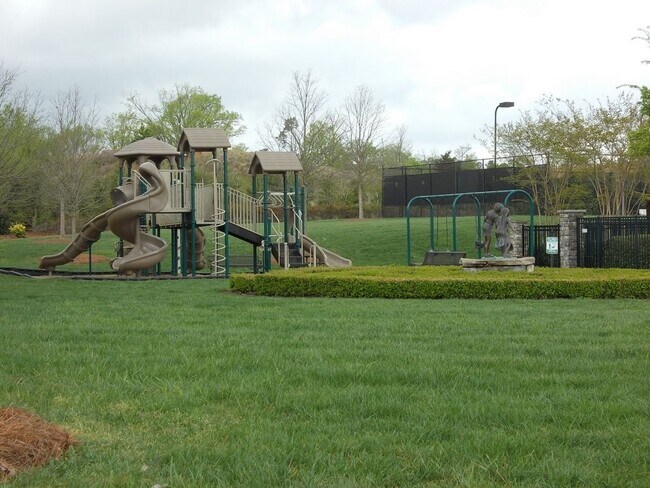 Building Photo - 3 Bed 2.5 Bath 2 story townhome in Christe...