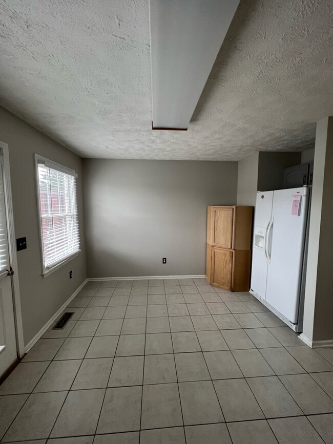 Building Photo - 644 Beaverview Dr