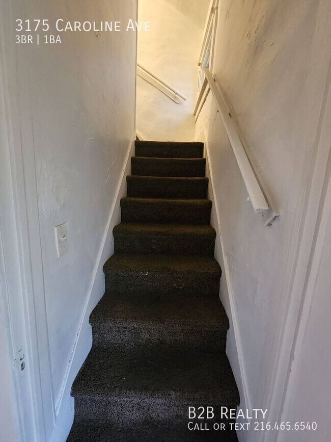 Building Photo - 3175 Caroline Ave