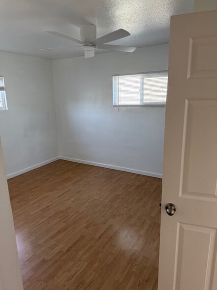 Large bedroom with ceiling fan. - 4626 E 7th St