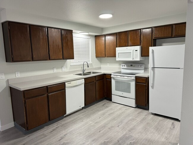 Building Photo - Stylish Modern 3 bed 2 bath house