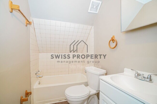 Building Photo - 392 N Garfield Ave