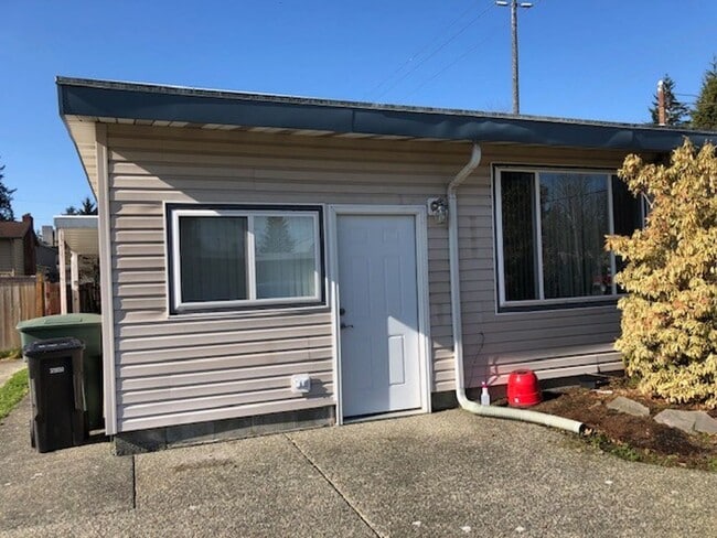 Building Photo - New 1 Bedroom 1 Bath Mother in law in Everett