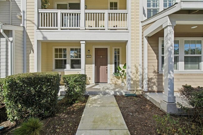 Building Photo - 394 Circuit Wy