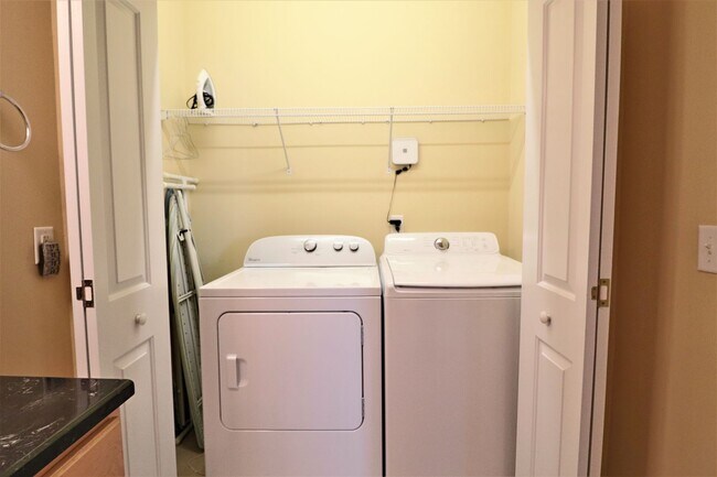 Building Photo - Pet Friendly Off Season Rental 4 Bedroom O...