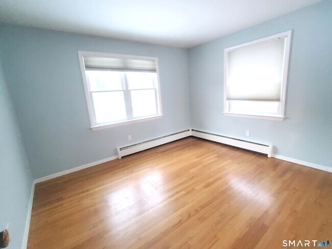 Building Photo - 42 County St