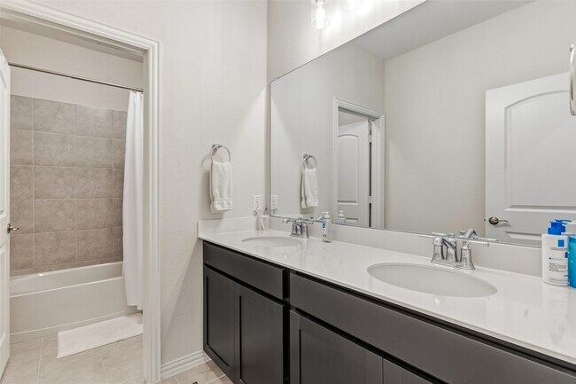 Building Photo - 1934 Peace Pl