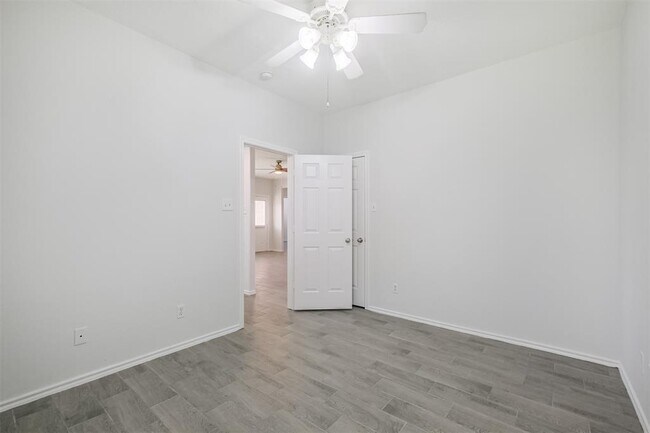 Building Photo - 5702 Carrollton Creek Ct