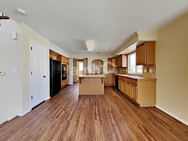 Building Photo - 4995 Fundy St