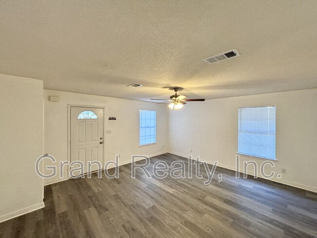 Building Photo - 5574 Econfina St