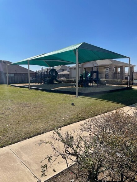 Building Photo - 9020 Garden Springs Dr