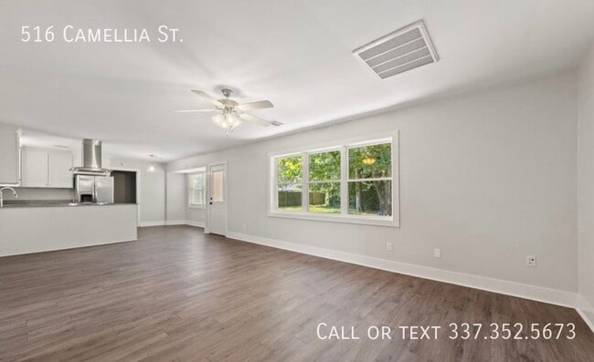 Building Photo - 516 Camellia Dr