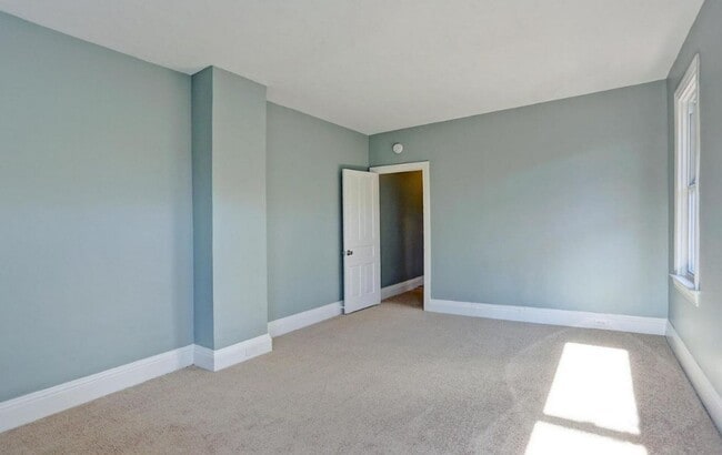 Building Photo - Spacious 4 Bedroom, 1 Bath Home in York, Pa!