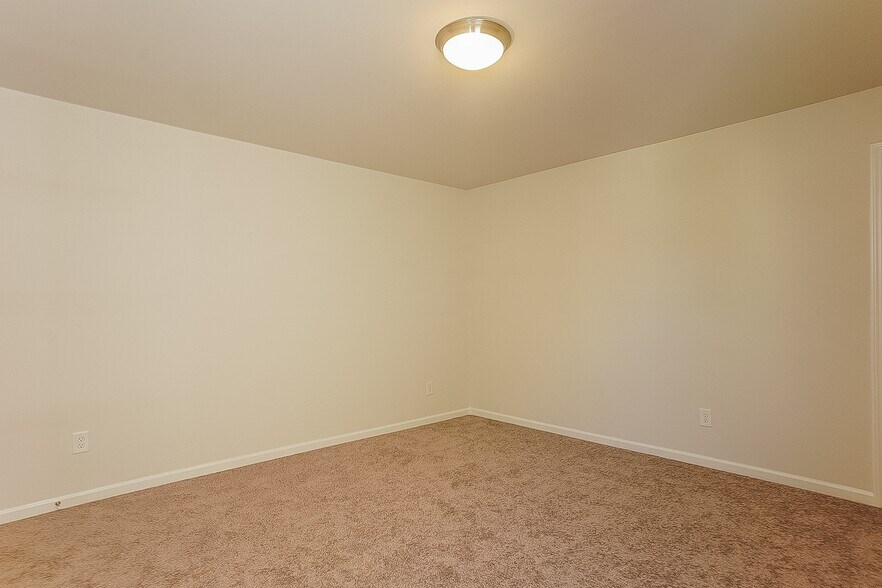 Building Photo - 745 Justify Lp